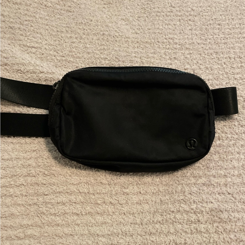 Lulu lemon belt bag